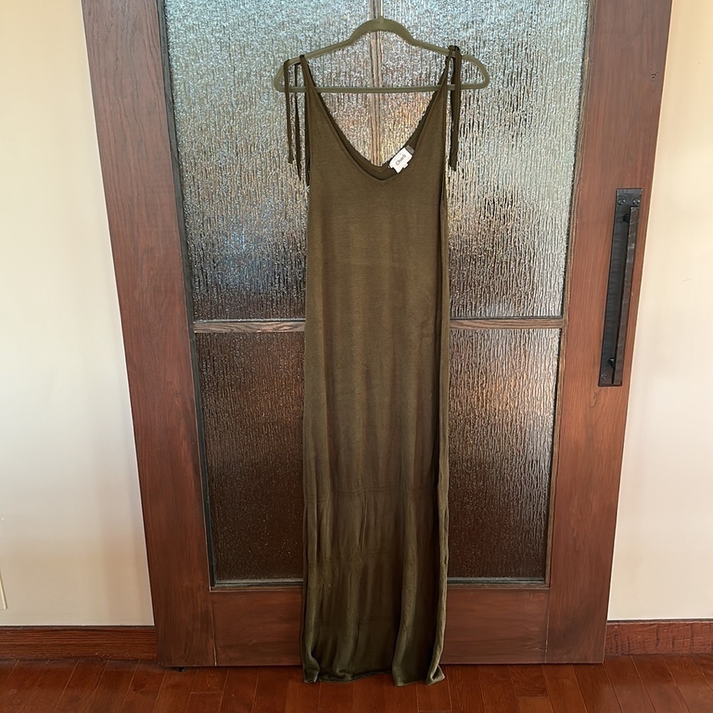 Charli London
Begonia Maxi size Medium - Picture 8 of 13
